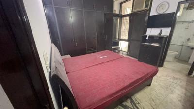 Bedroom Image of 1100 Sq.ft 2 BHK Builder Floor for sale in RWA Pragati Park Block H18 and L, Malviya Nagar New Delhi for Rs. 20000000