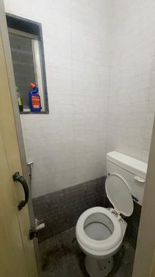 Bathroom Image of 1050 Sq.ft 1 BHK Builder Floor for rent in Gokhalenagar Pune for Rs. 23000