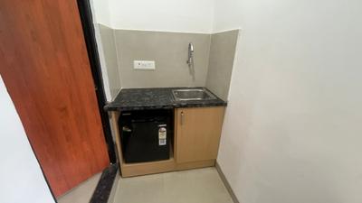 Kitchen Image of 300 Sq.ft 1 RK Apartment / Flat for rent in Scheme 78 Indore for Rs. 15000