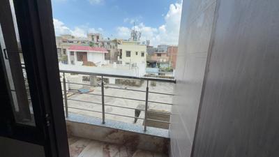 Balcony Image of 900 Sq.ft 3 BHK Builder Floor for rent in Mayur Vihar Phase 1 New Delhi for Rs. 25000