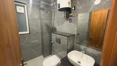 Bathroom Image of 580 Sq.ft 1 RK Builder Floor for rent in Unitech Residency Greens, Sector 46 Gurgaon for Rs. 24000