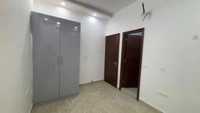 Bedroom Image of 1050 Sq.ft 4 BHK Apartment / Flat for sale in Sector 5 Rohini New Delhi for Rs. 10000000