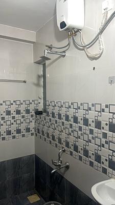 Bathroom Image of 570 Sq.ft 1 BHK Apartment / Flat for rent in Gokhalenagar Pune for Rs. 20000