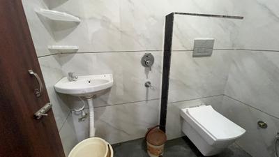 Bathroom Image of 1500 Sq.ft 1 BHK Independent House for rent in Indra Puri Colony Indore for Rs. 18200