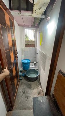 Bathroom Image of 160 Sq.ft 1 RK Independent House for sale in Beniapukur Kolkata for Rs. 850000