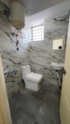 Bathroom Image of 600 Sq.ft 1 BHK Apartment / Flat for rent in Bommanahalli Bengaluru for Rs. 26999