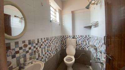 Bathroom Image of 500 Sq.ft 1 BHK Apartment / Flat for rent in Munnekollal Bengaluru for Rs. 25000
