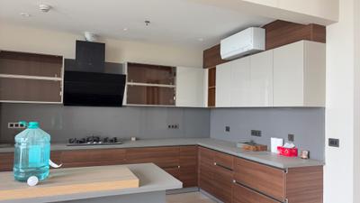Kitchen Image of 4700 Sq.ft 4 BHK Apartment / Flat for sale in Gulshan Dynasty, Sector 144 Noida for Rs. 120000000
