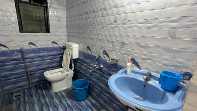 Bathroom Image of 750 Sq.ft 1 BHK Apartment / Flat for rent in Gokul Garden, Viman Nagar Pune for Rs. 28000