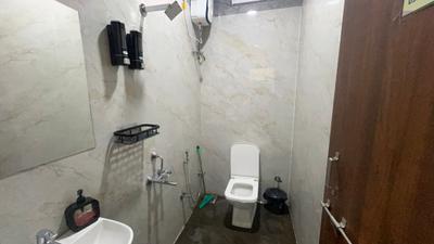 Bathroom Image of 1500 Sq.ft 1 BHK Builder Floor for rent in Scheme 78 Indore for Rs. 22000