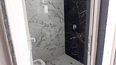 Bathroom Image of 550 Sq.ft 1 RK Apartment / Flat for rent in Sector 43 Gurgaon for Rs. 20000