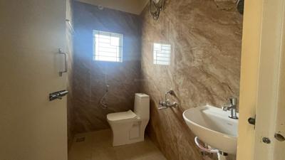 Bathroom Image of 600 Sq.ft 1 BHK Apartment / Flat for rent in Whitefield Bengaluru for Rs. 19000