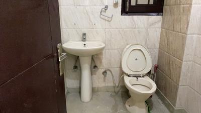 Image of 1350 Sq.ft 3 BHK Builder Floor for rent in Janakpuri, New Delhi for Rs. 47000
