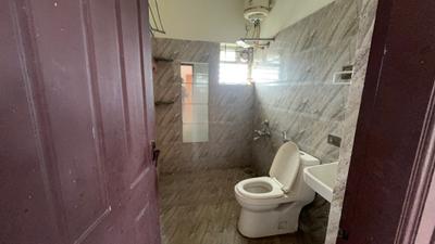 Bathroom Image of 300 Sq.ft 1 RK Apartment / Flat for rent in Dooravani Nagar Bengaluru for Rs. 20000
