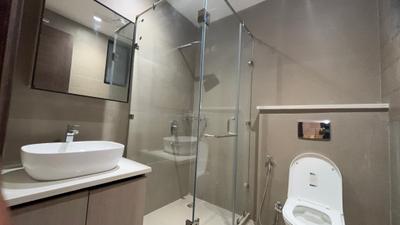 Bathroom Image of 1500 Sq.ft 1 BHK Builder Floor for rent in DLF Phase 1 Gurgaon for Rs. 35000