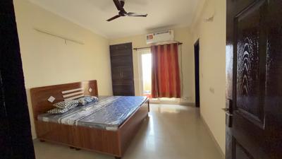 Bedroom Image of 850 Sq.ft 2 BHK Apartment / Flat for sale in Paramount Floraville, Sector 137 Noida for Rs. 13000000