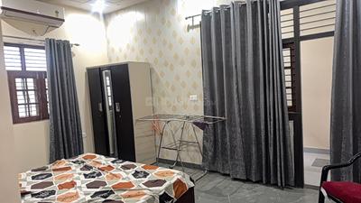 Bedroom Image of 1800 Sq.ft 2 BHK Builder Floor for rent in Shivaji Puram Lucknow for Rs. 25000