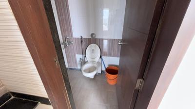 Bathroom Image of 560 Sq.ft 1 BHK Apartment / Flat for rent in Gagan Micasaa, Wagholi Pune for Rs. 16000