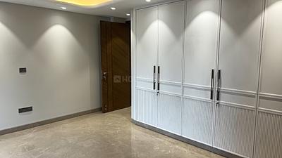 Bedroom Image of 2700 Sq.ft 4 BHK Builder Floor for sale in Kailash Colony New Delhi for Rs. 90000000