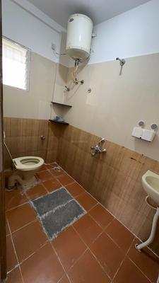 Bathroom Image of 600 Sq.ft 1 BHK Apartment / Flat for rent in Indira Nagar Bengaluru for Rs. 28000