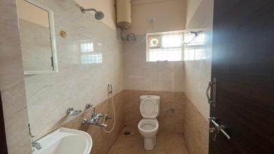 Bathroom Image of 700 Sq.ft 1 BHK Builder Floor for rent in HSR Layout Bengaluru for Rs. 28000