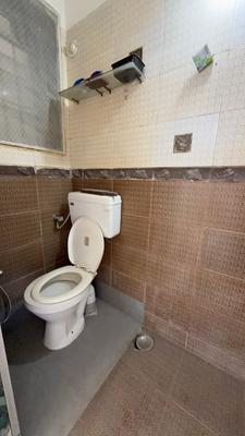 Bathroom Image of 860 Sq.ft 1 BHK Apartment / Flat for sale in HP Employees, Chembur Mumbai for Rs. 12000000