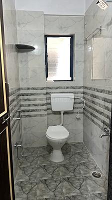 Bathroom Image of 570 Sq.ft 1 BHK Builder Floor for rent in Gokhalenagar Pune for Rs. 24500