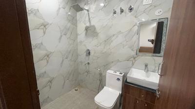 Bathroom Image of 950 Sq.ft 1 BHK Builder Floor for rent in CGHS Urban Green, Sector 39 Gurgaon for Rs. 32000