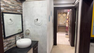 Bathroom Image of 1000 Sq.ft 2.5 BHK Independent House for rent in Vyapar Vihar Bilaspur for Rs. 18500