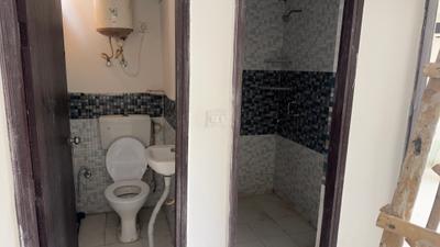 Bathroom Image of 510 Sq.ft 1 BHK Apartment / Flat for rent in Signature Global Andour Heights, Sector 71 Gurgaon for Rs. 20000