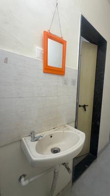 Bathroom Image of 1050 Sq.ft 1 BHK Builder Floor for rent in Gokhalenagar Pune for Rs. 23000