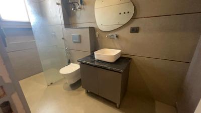 Bathroom Image of 1000 Sq.ft 1 BHK Independent House for rent in Sector 52 Gurgaon for Rs. 35000
