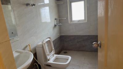 Bathroom Image of 2050 Sq.ft 3.5 BHK Apartment / Flat for sale in Maxblis Grand Wellington, Sector 75 Noida for Rs. 33000000