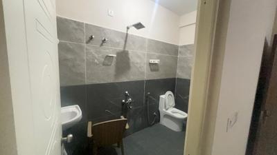 Bathroom Image of 700 Sq.ft 1 BHK Independent House for rent in Kadugodi Industrial Area Bengaluru for Rs. 16500
