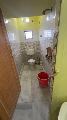 Bathroom Image of 400 Sq.ft 1 BHK Apartment / Flat for sale in Airport Gate No 2 Kolkata for Rs. 1250000