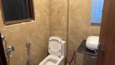 Bathroom Image of 540 Sq.ft 1 RK Apartment / Flat for rent in Sector 43 Gurgaon for Rs. 20000