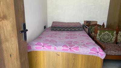 Bedroom Image of 1000 Sq.ft 1 BHK Builder Floor for rent in Sector 3 Rohini New Delhi for Rs. 18000