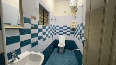 Bathroom Image of 600 Sq.ft 1 BHK Builder Floor for rent in HSR Layout Bengaluru for Rs. 26000