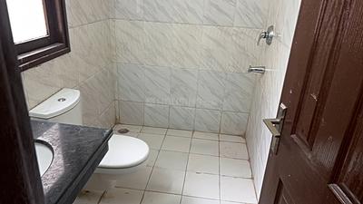 Bathroom Image of 1213 Sq.ft 2.5 BHK Apartment / Flat for sale in Wave Floors, Wave City Ghaziabad for Rs. 9500000