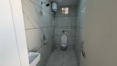 Bathroom Image of 450 Sq.ft 1 BHK Builder Floor for rent in Mahalakshmi Nagar Indore for Rs. 13500
