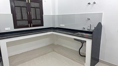Kitchen Image of 500 Sq.ft 2 BHK Builder Floor for rent in Roberts Lines Lucknow for Rs. 15000