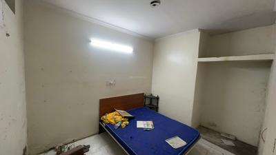 Bedroom Image of 1400 Sq.ft 3 BHK Apartment / Flat for sale in GH 14 DDA MIG, Paschim Vihar New Delhi for Rs. 12500000