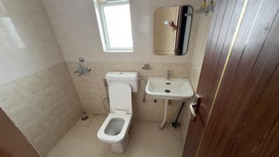 Image of 645 Sq.ft 3 BHK Apartment / Flat for rent in ROF Amaltas, Sector 92, Gurgaon for Rs. 20000