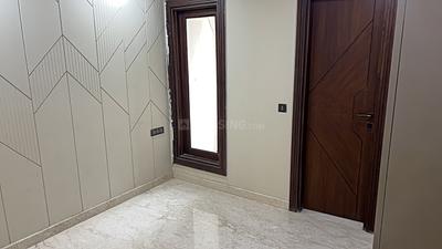 Bedroom Image of 1300 Sq.ft 3 BHK Builder Floor for rent in Shahdara New Delhi for Rs. 45000