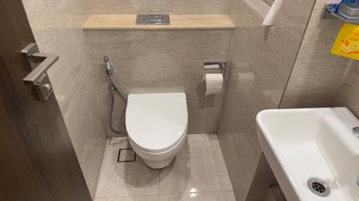 Bathroom Image of 500 Sq.ft 1 BHK Apartment / Flat for rent in Hiranandani Regent Hill A B C D And E Wing, Powai Mumbai for Rs. 61000