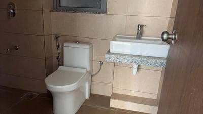 Bathroom Image of 620 Sq.ft 1 BHK Apartment / Flat for sale in Kalpataru Immensa, Thane West Thane for Rs. 8500000