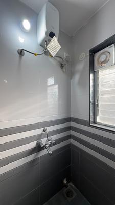 Bathroom Image of 570 Sq.ft 1 BHK Builder Floor for rent in Gokhalenagar Pune for Rs. 25500
