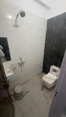 Bathroom Image of 800 Sq.ft 1 RK Apartment / Flat for rent in Palam Vihar Extension Gurgaon for Rs. 15500
