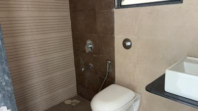 Bathroom Image of 980 Sq.ft 2 BHK Apartment / Flat for sale in Kohinoor Sportsville, Maan Pune for Rs. 8800000
