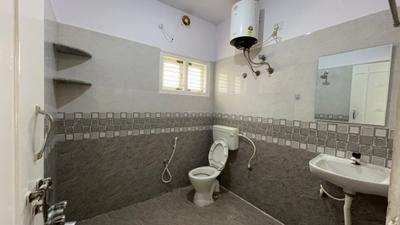 Bathroom Image of 700 Sq.ft 1 BHK Apartment / Flat for rent in Kalyan Nagar Bengaluru for Rs. 20000